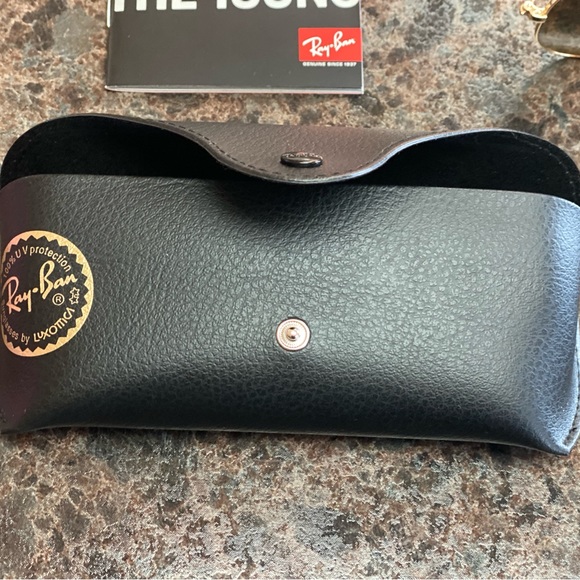 Ray-Ban Aviators - Picture 2 of 9